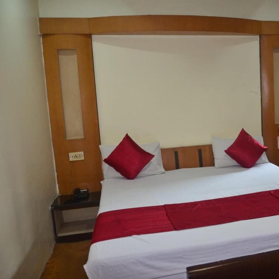 Hotel Poonam Raipur  Exterior photo