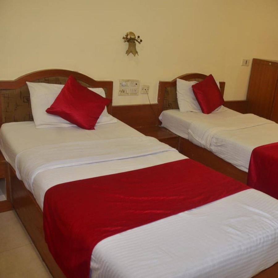 Hotel Poonam Raipur  Exterior photo