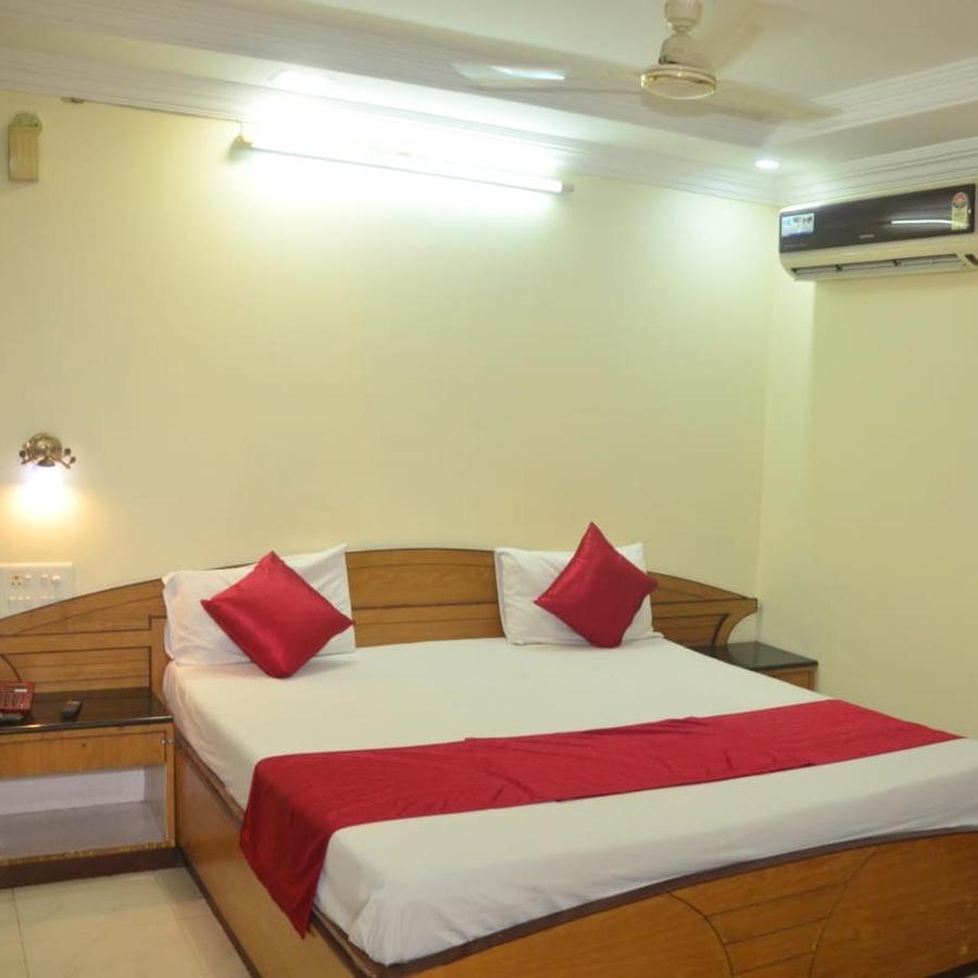 Hotel Poonam Raipur  Exterior photo