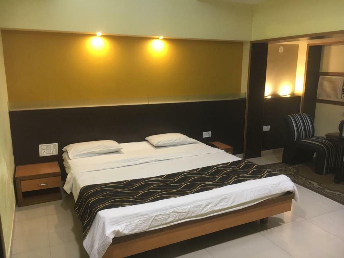 Hotel Poonam Raipur  Exterior photo